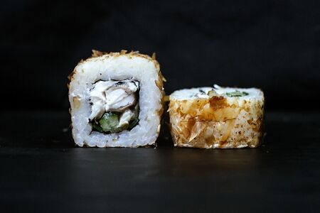 Ролл Бонито с угрем