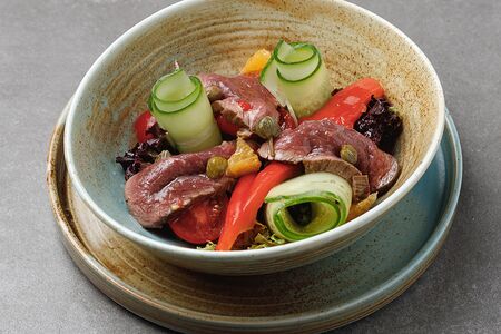 Салат с ростбифом