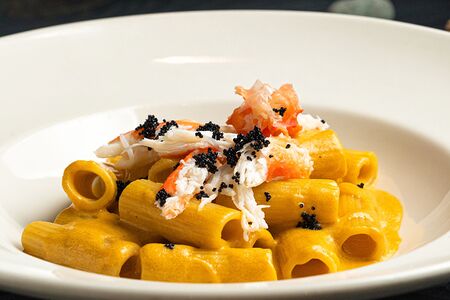 Пенне с крабом и соусом биск