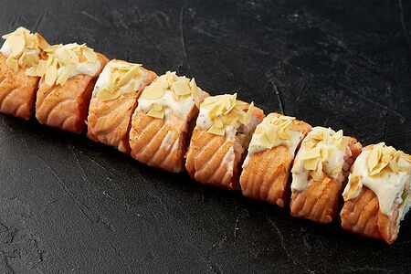 Ролл сливочный лосось с трюфельной пастой