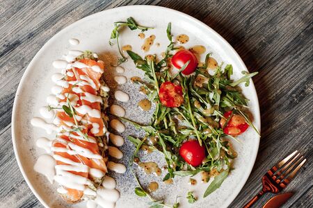 Брускетта с лососем слабой соли и авокадо