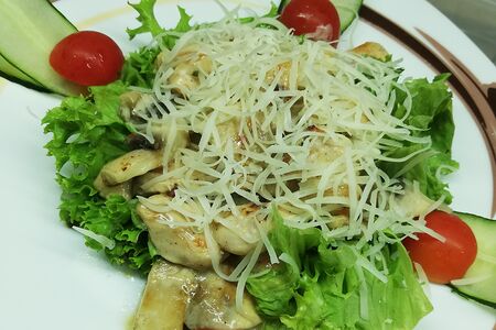 Тёплый салат из курицы