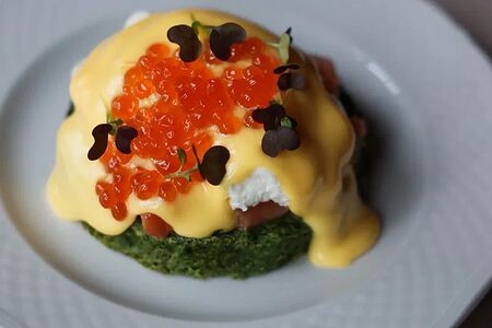 Бенедикт со шпинатом