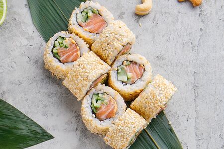 Острый ролл с креветкой