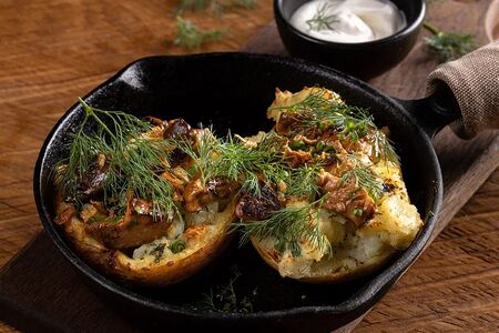 Печеный картофель с белыми грибами