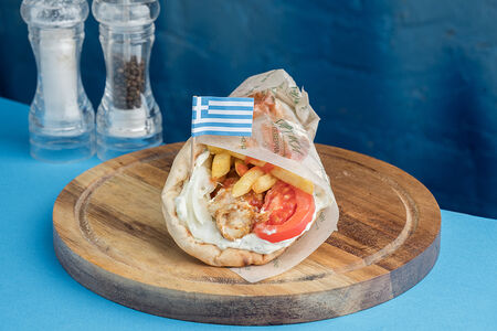 Традиционные греческие сувлаки в пите