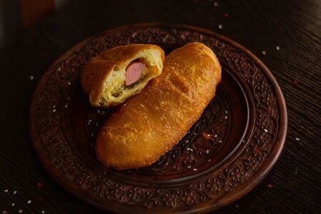 Пирожок с картофелем и сосиской