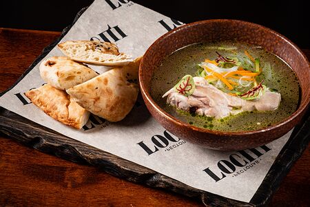 Похмельный бульон из фермерского петуха с йогуртовой лепешкой