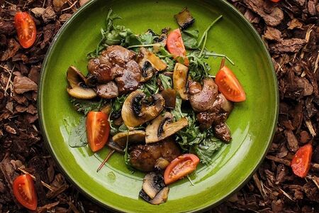 Салат с куриной печенью