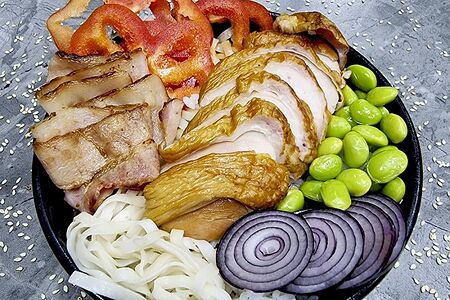 Удон с курицей и беконом