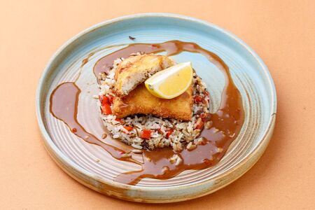 Судак в панировке с рисом