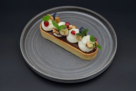 Ткбили тарталетка с сырном кремом и орехами