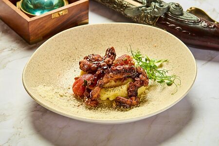 Осьминог с картофельным пюре