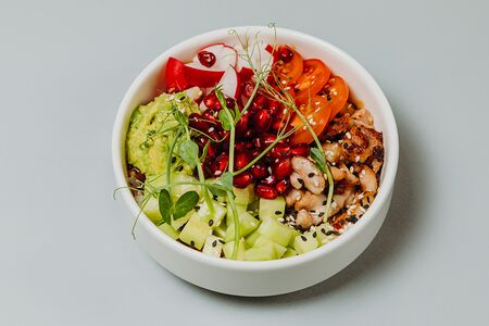 Поке с томлёной курочкой и сочным гранатом