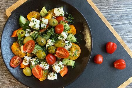 Салат овощной с фетаксой