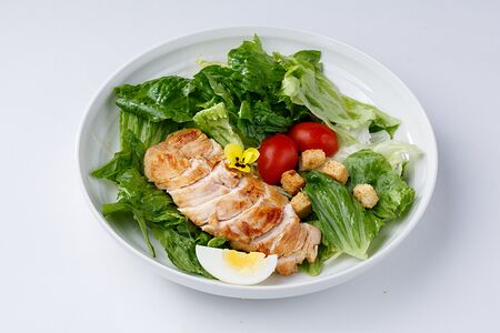 Салат Цезарь с курицей