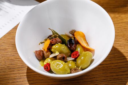 Маринованные оливки