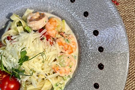 С креветками в сливочном соусе