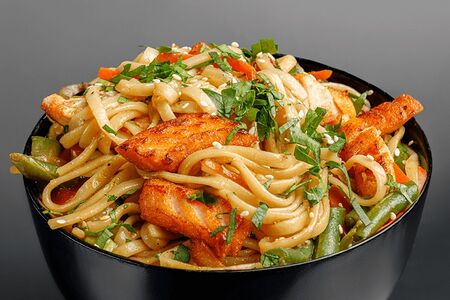 Удон с лососем