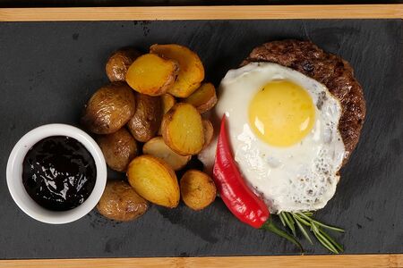 Бифштекс рубленый из мраморной говядины