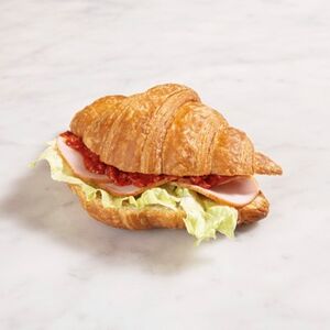 Круассан с ветчиной и песто