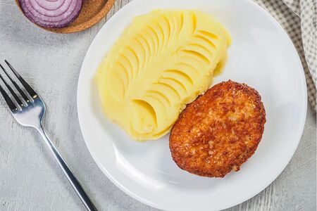 Котлета куриная с картофельным пюре