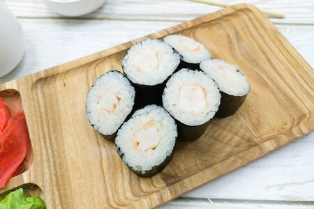 Ролл Хосомаки эби