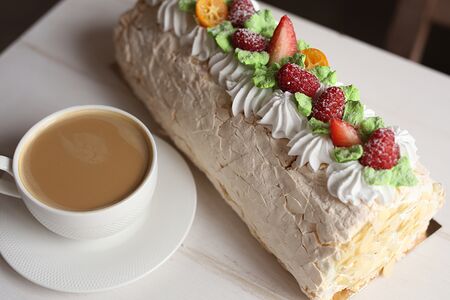 Меренговый рулет