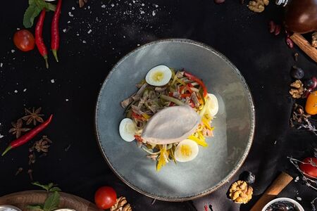 Салат из языка с ореховой заправкой