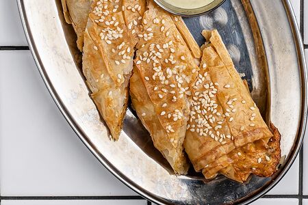 Бурекас с тремя видами сыра