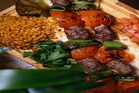 Кебаб с помидорами (Domatesli Kebap)