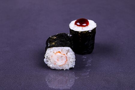 Классические роллы с креветкой