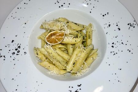 Пенне без глютена в соусе песто