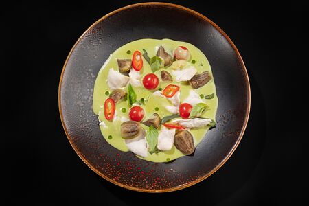 Зеленое карри с цыпленком и тайскими баклажанами