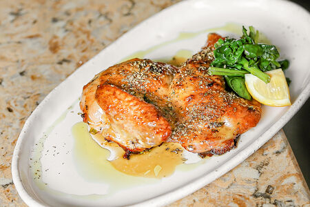 Цыплёнок с орегано и шпинатом