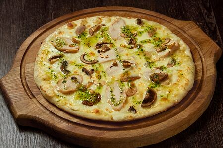 С курой, шампиньонами и моцареллой