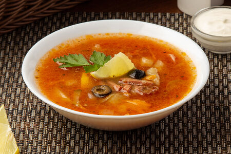 Солянка сборная мясная