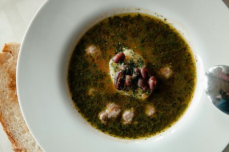 Суп с бараньими фрикадельками и красной фасолью