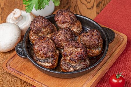 Грибные шапочки фаршированные с мясом