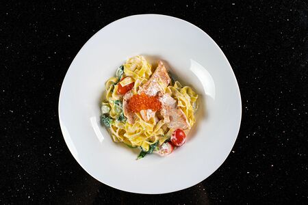 Феттуччине с лососем