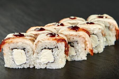 Ролл Филадельфия с угрём