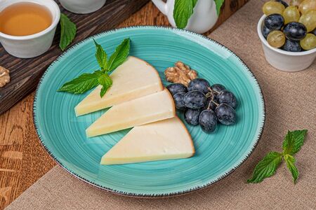 Сулугуни копченый