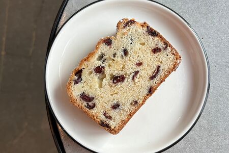 Творожный кекс с клюквой