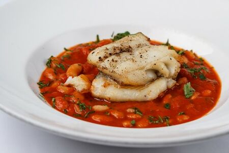 Обжаренный палтус на белой фасоли