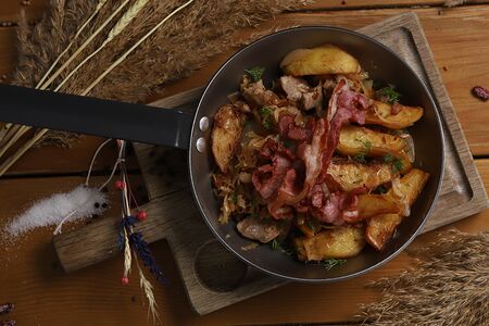 Жареха со свининой