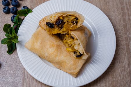 Блинчик с грушей и яблоком