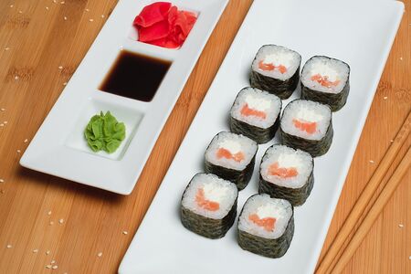 Ролл с лососем и сыром