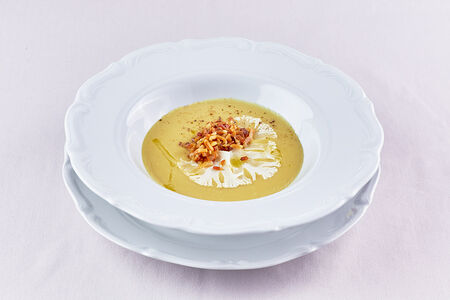 Крем-суп из цветной капусты с панчеттой