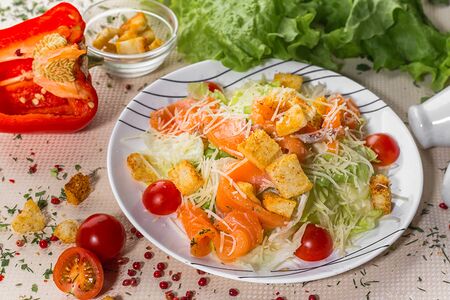 Салат Цезарь с семгой