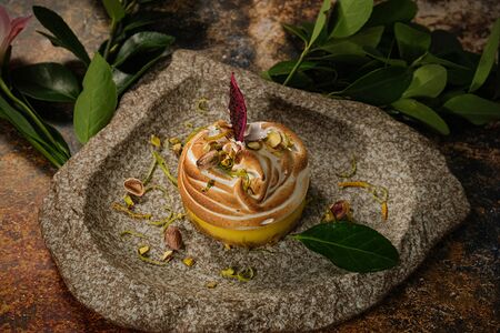 Лимонный тарт с меренгой